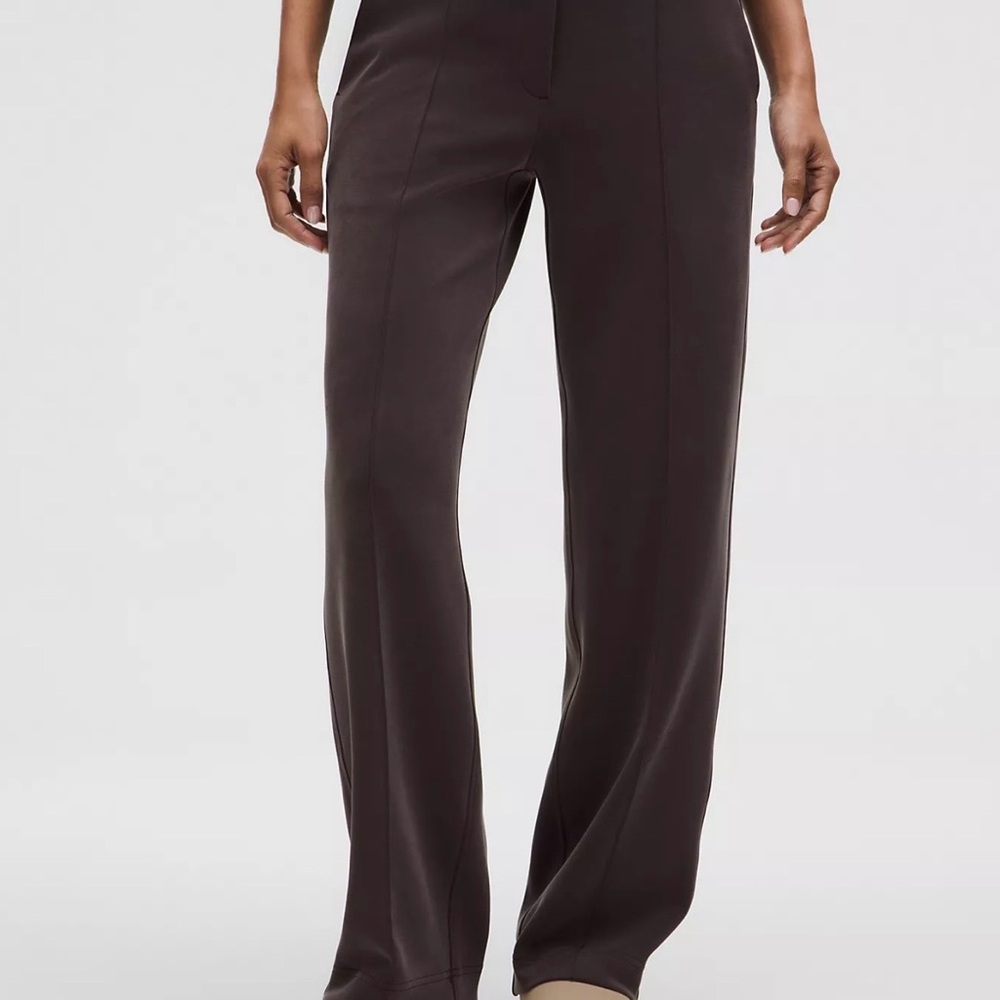 BNWT lululemon Softstreme Pintuck Mid-Rise Pant Regular size LG- ColourSequoia